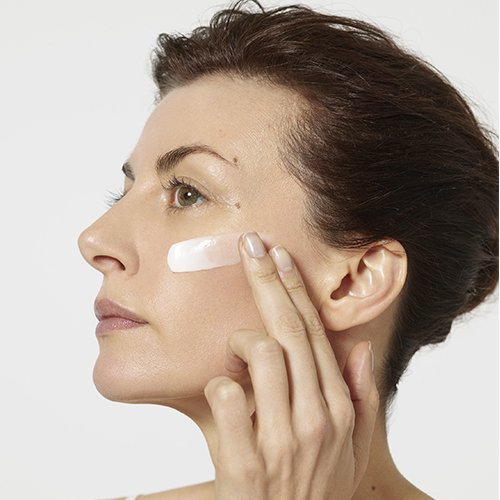 Kasvojenhoito päivävoide Revitalift Laser X3 tekstuuri